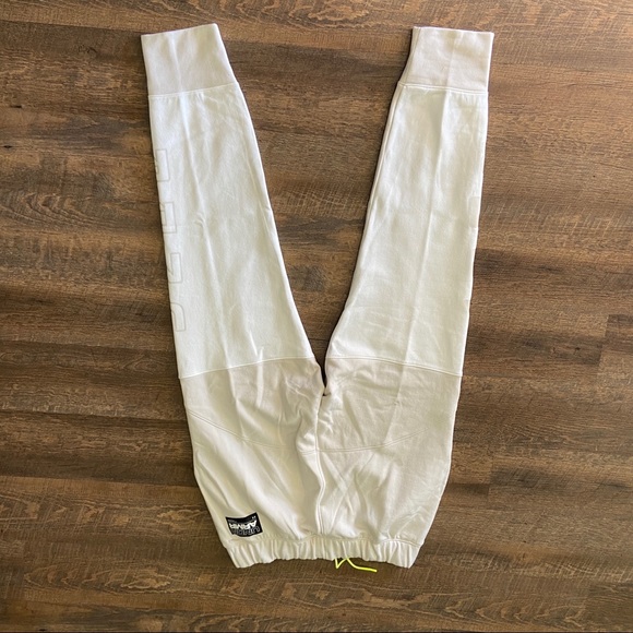 (CLOSET CLOSING FINAL SALE) NWT Under Armour White Jogger Sweatpants Loose Fit - Picture 2 of 10